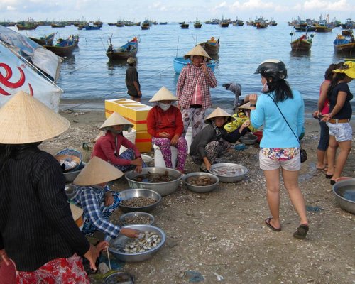 Beach market, Mui Ne harbor