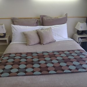 Aberdeen Motor Inn, 2nd Visit 2013 - Different room this time, yet another extremely comfortable