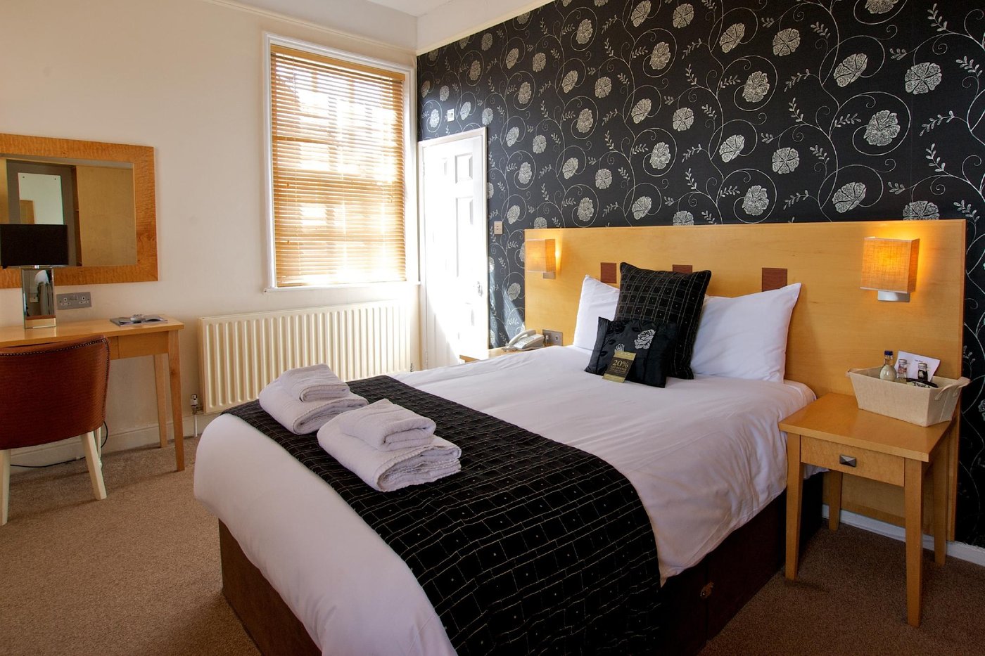 Warwick Arms Hotel - Updated 2023 Reviews, Price Comparison