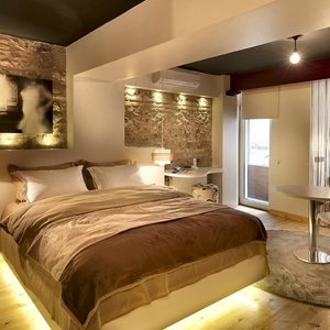 LOFTY SUITE