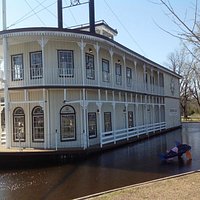 River Road Queen Welcome Center, Greenville, MS
