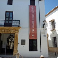 Fachada principal del Museo Peinado en Ronda