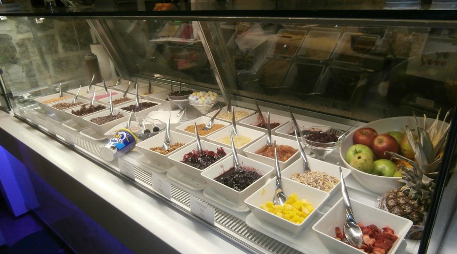 yo love greek frozen yogurt
