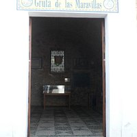 Entrada en la gruta de las maravillas