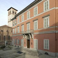 La facciata del Museo Borgogna