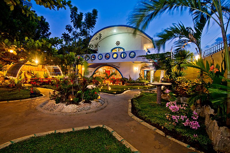 Floral Villarosa, hotel in Palawan Island