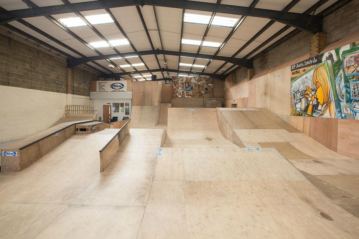 atbshop-skate-warehouse-swindon-2022-lohnt-es-sich-mit-fotos