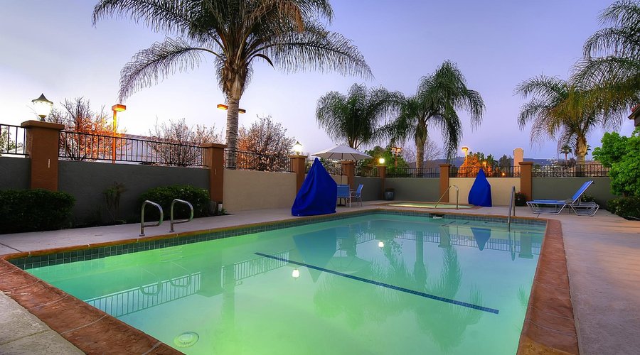 Relaxing Pool and Spa