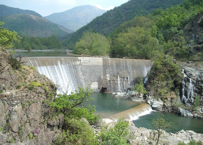 La diga del secondo dei laghi della Lavagnina