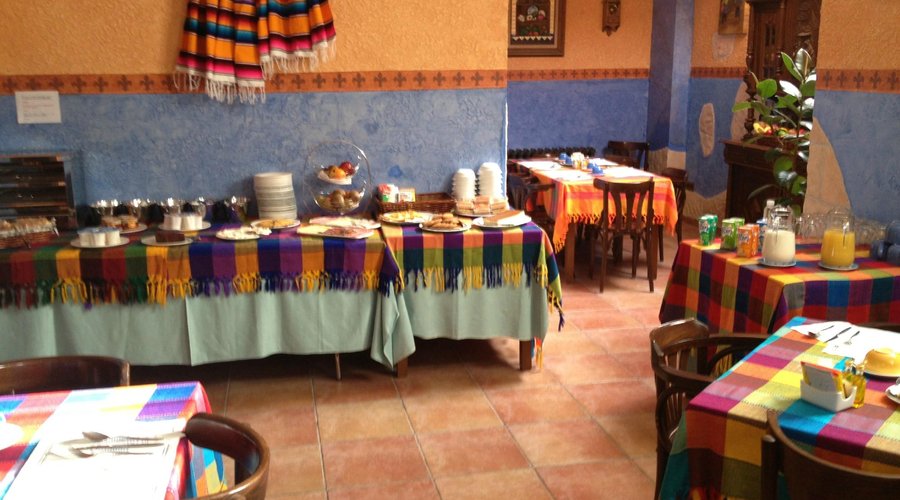 breakfast room