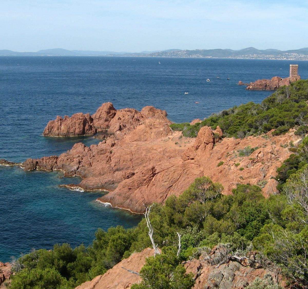 Agays. Мыс Эстерель Франция. L’Esterel. Горы Эстерель во Франции. Жак Эстерель.