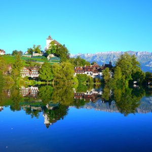 Schloss Werdenberg mit Städtchen und See
