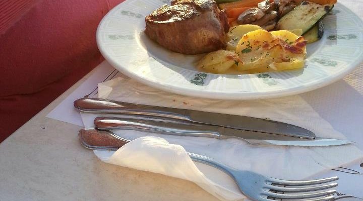 The excellent sirloin, cooked to perfection.