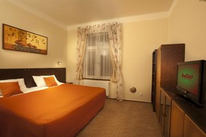 Room & Suite