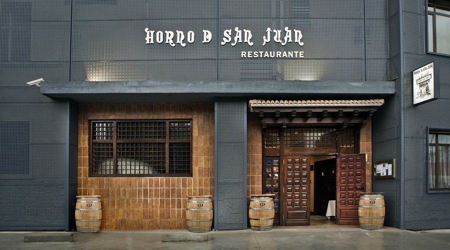 Entrada al Restaurante (calle Burgos)