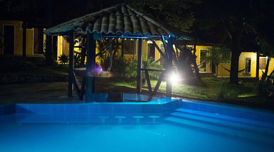 Piscina - Visão Noturna