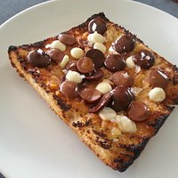 Pan con tomate y 3 chocolates... la estrella