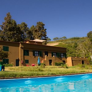 Piscina con cascada hidromasaje y jacuzzi - Picture of Hotel Rural El  Mondalon, Gran Canaria - Tripadvisor