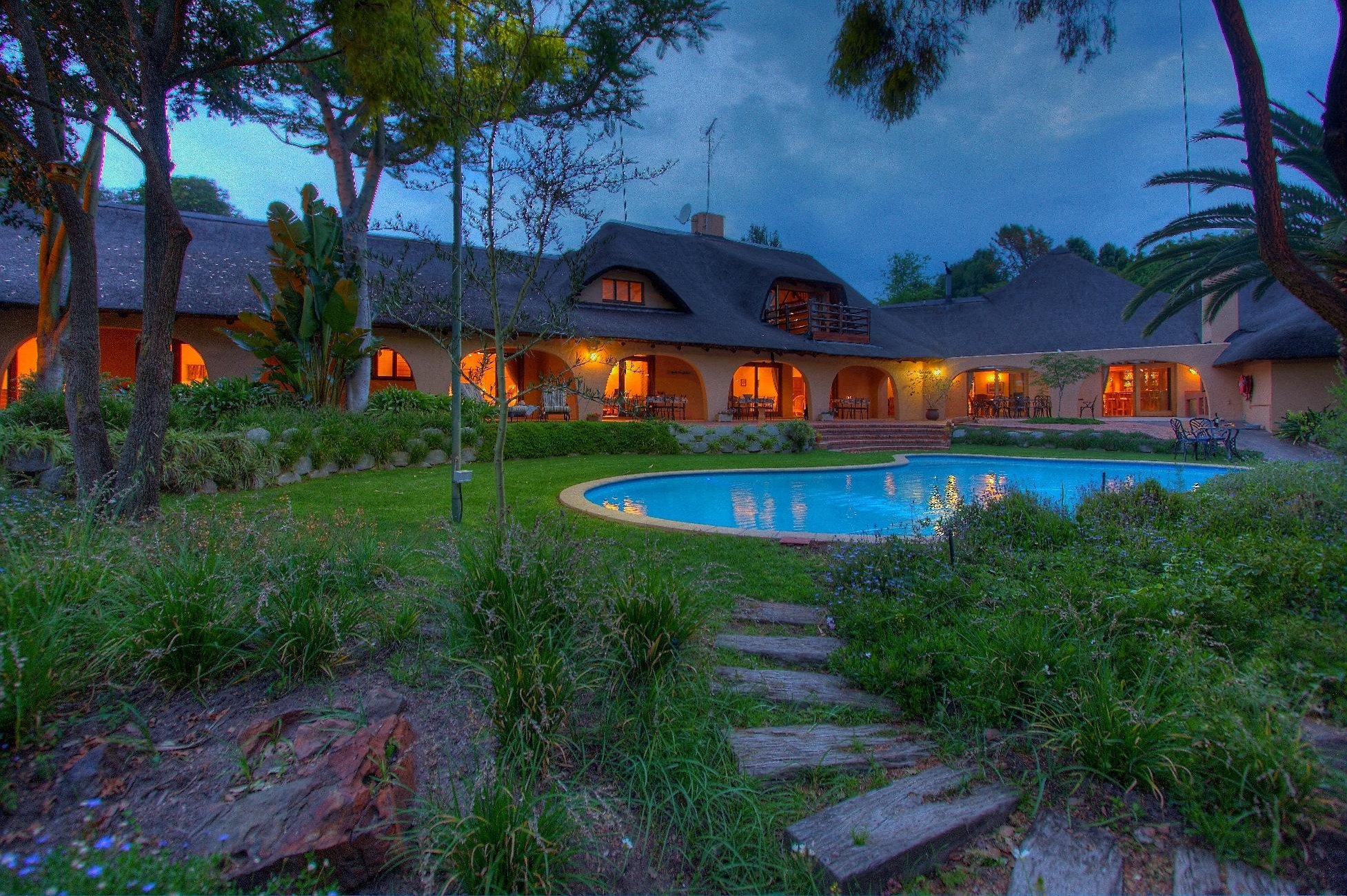 Tladi Lodge by null