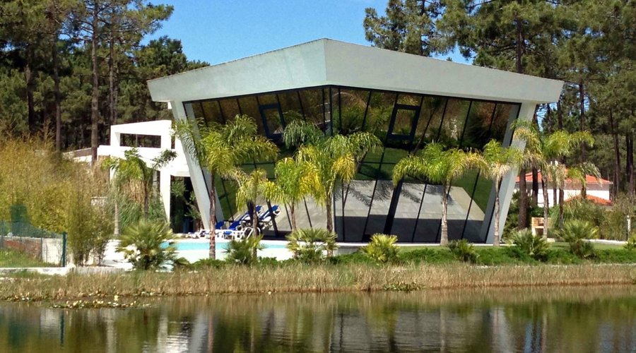 One of the most amazing lakeside houses