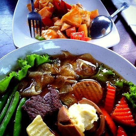 https://dynamic-media-cdn.tripadvisor.com/media/photo-o/03/ee/66/f4/salad-buah-atas-selat.jpg?w=500&h=-1&s=1