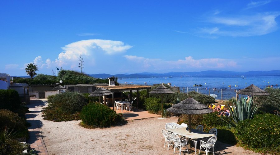 Le jardin face à la mer