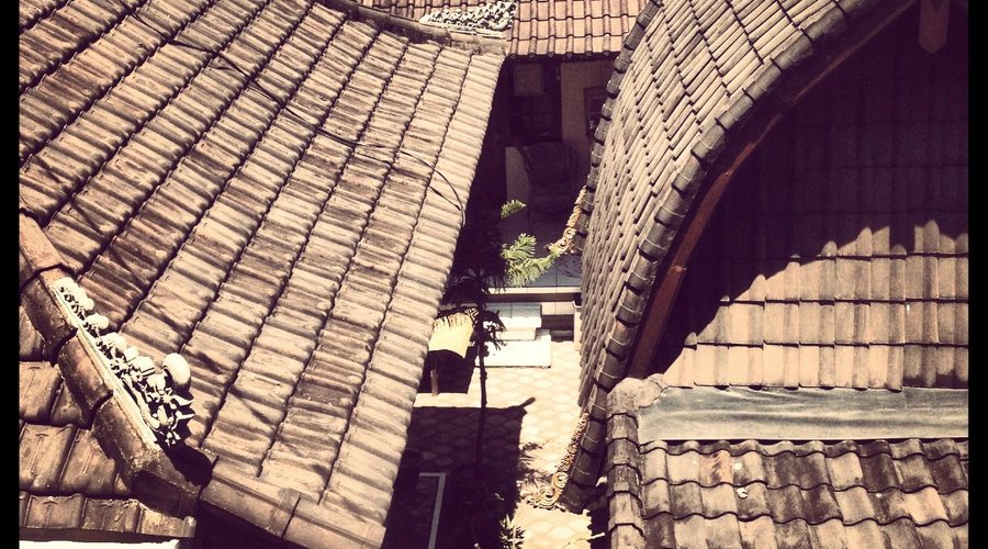 The veiw from the balconywas ok.. This was straight into the neighbors compound, invasive but ni