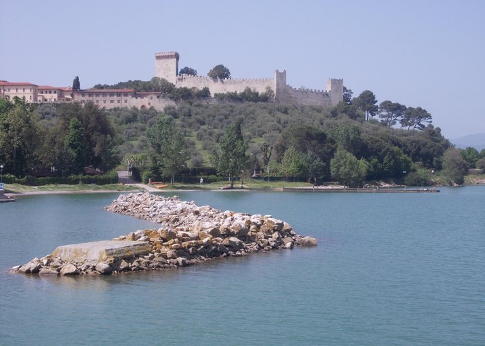 rocca del leone - panorama dall'imbarcadero dei battelli