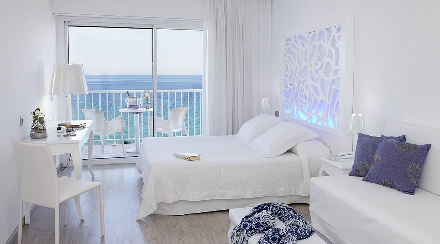 Junior Suite front sea view