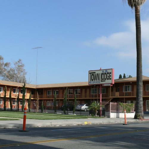 TOWN LODGE - Motel Reviews (San Bernardino, CA)