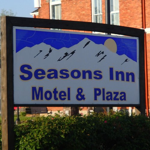 Seasons Inn Motel & Plaza image
