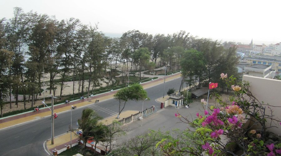 View from the room balcony ( the beach below)
