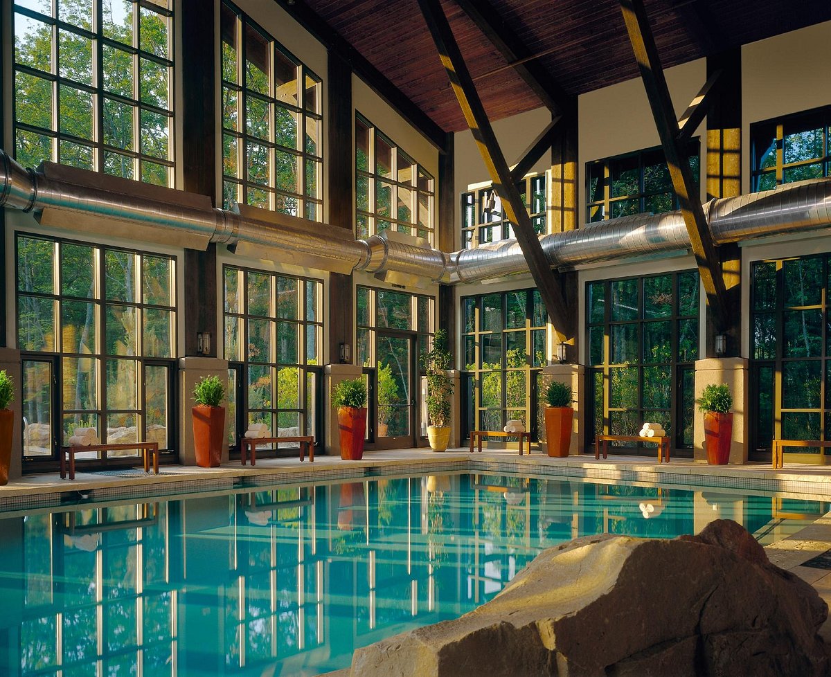 10 Atemberaubende Öko-Lodges USA 16 The Lodge at Woodloch indoor pool