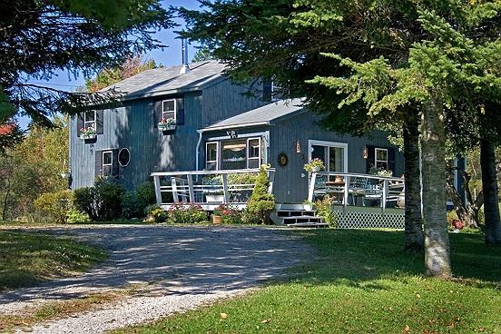 FIREFLY BED AND BREAKFAST - B&B Reviews (Lincoln, VT)