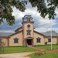 The Metz Building at South County Museum