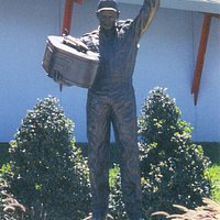Dale statue