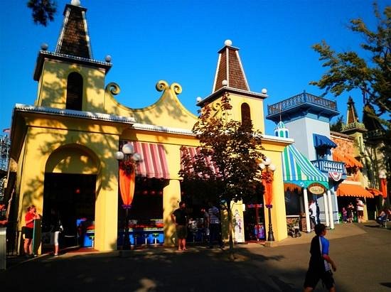 Canobie Lake Park: Ultimate Fun for the Entire Family (Review)