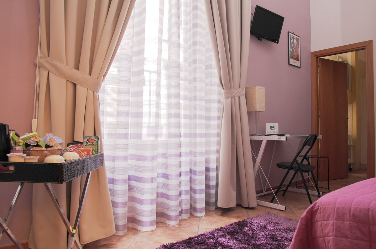 BED AND BREAKFAST NAPOLI PLEBISCITO Prices & B&B Reviews (Naples, Italy)