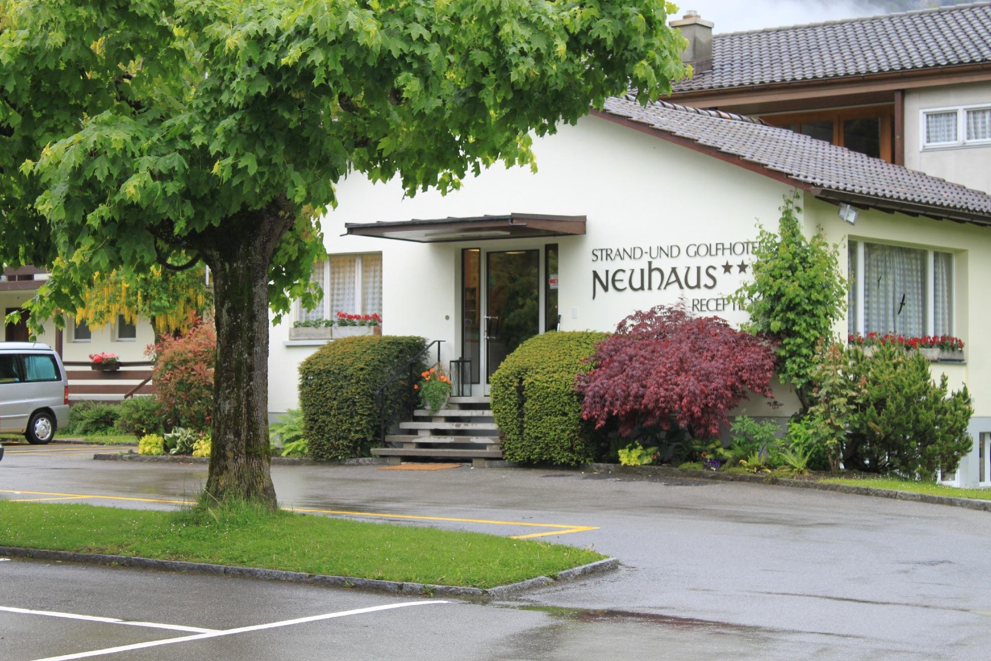 Golf- & Strandhotel neuhaus zum see by null