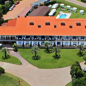 Vista aérea de Punta Ballena y Hotel Terraza del Mar