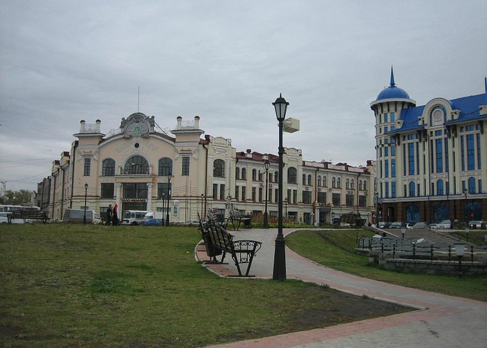 Square with Blue house (former Tomskneft Yukos), Tomsk