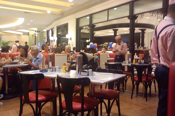 BOB'S SHAKES, Nilópolis - City Center - Comentários de Restaurantes, Fotos  & Número de Telefone