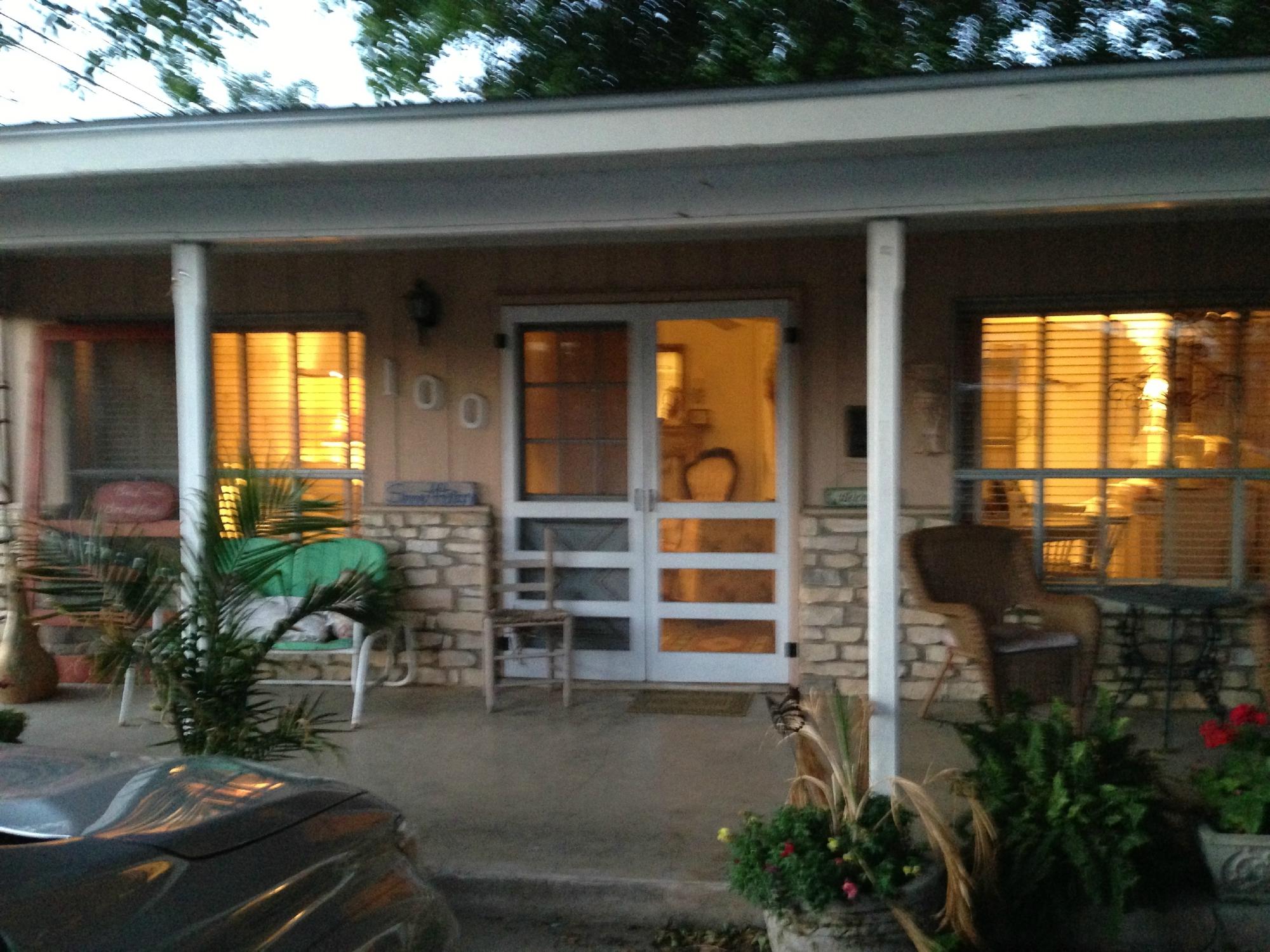 BINKY'S BED & BREAKFAST (Fredericksburg) - B&B Reviews & Photos ...