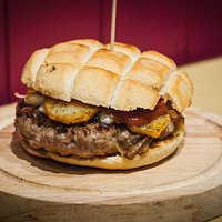 The Mountaineer, 200g Handmade Burger.