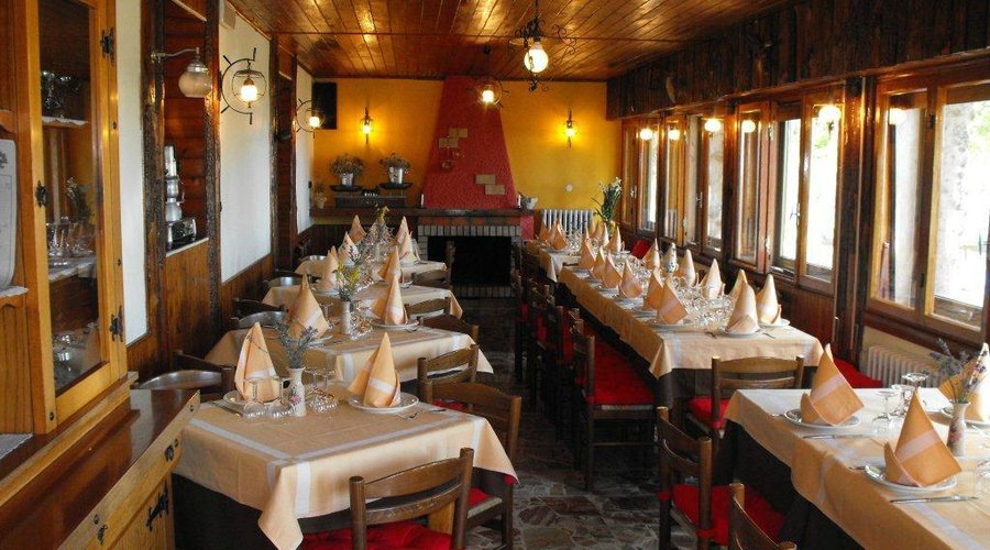 La sala Ristorante con vista sulla Diga di Tenarda