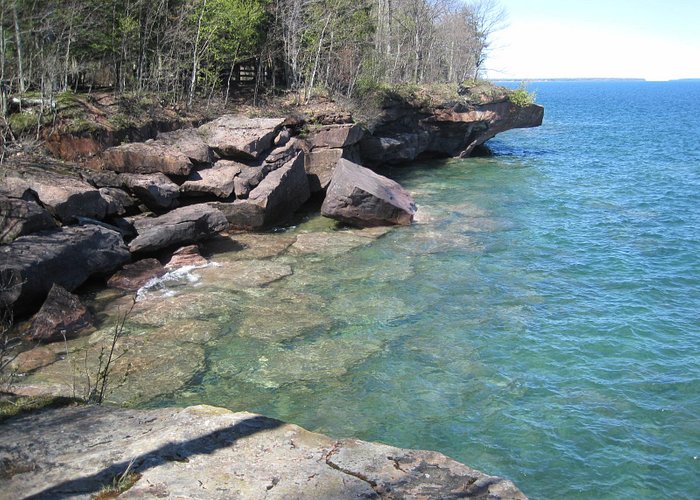 are dogs allowed in the apostle islands