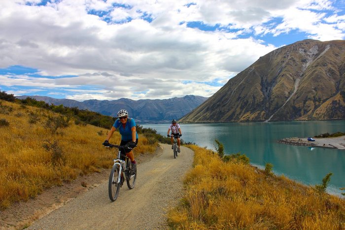 Cyclists near Lake Ohau