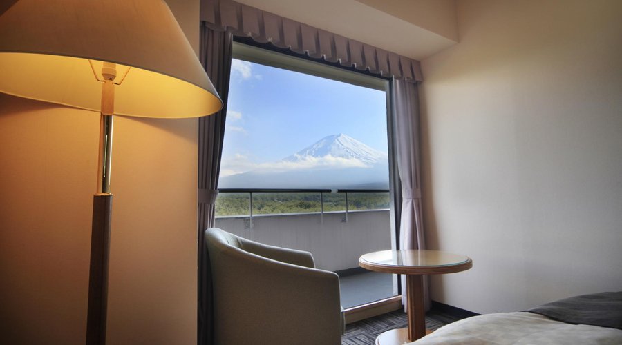 上層階客室より望む富士山