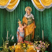 Simulacro di S. Anna sul trono per i festeggiamenti di Luglio