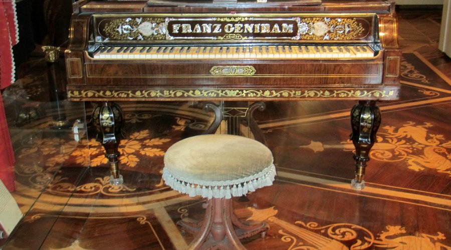 pianoforte Franz Geniram